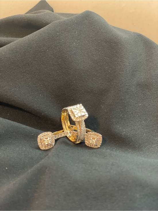 Jewelry - Set of gold ring and earrings with diamonds